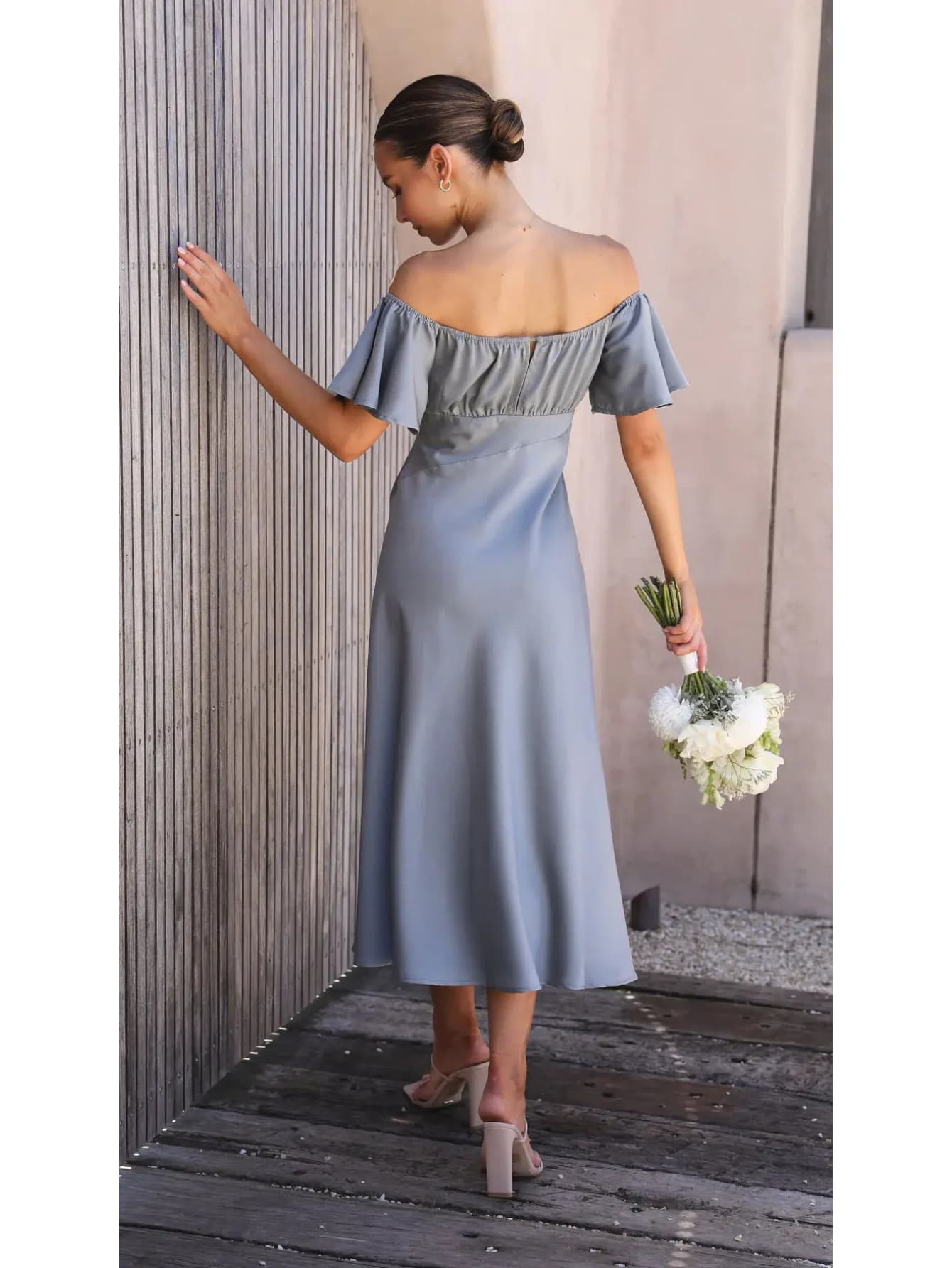 Robe satin chic pour mariage bleu de dos