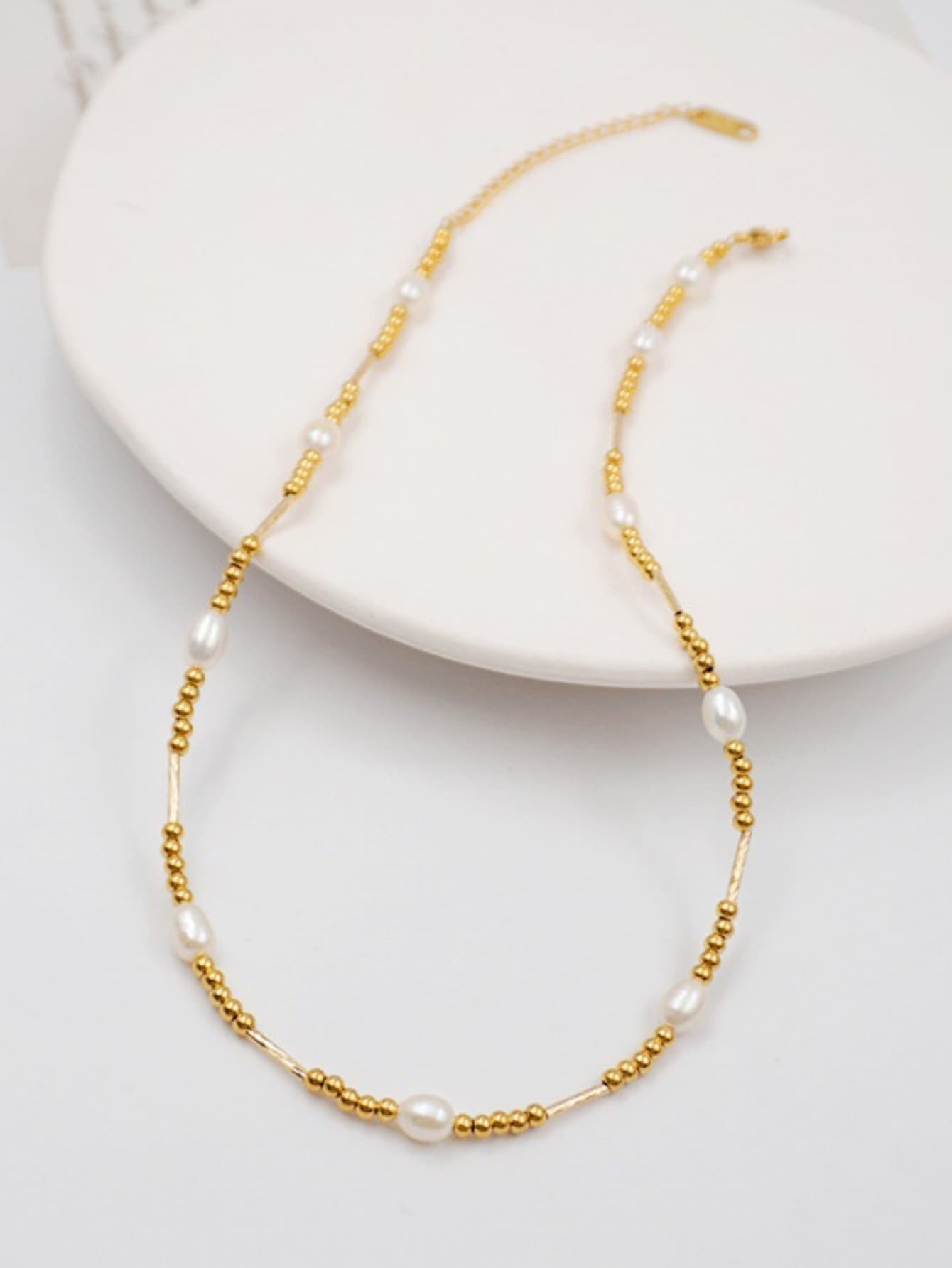 Collier doré avec perles d'eau douce femme