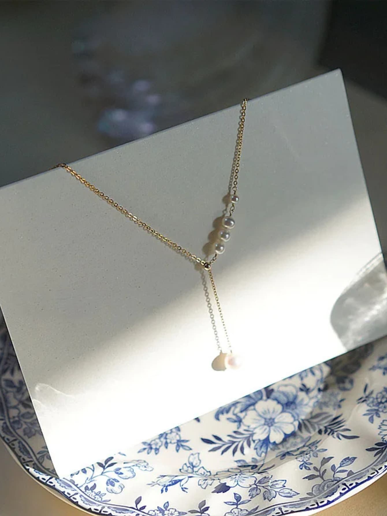 Collier pendant avec perles pour femme stylée