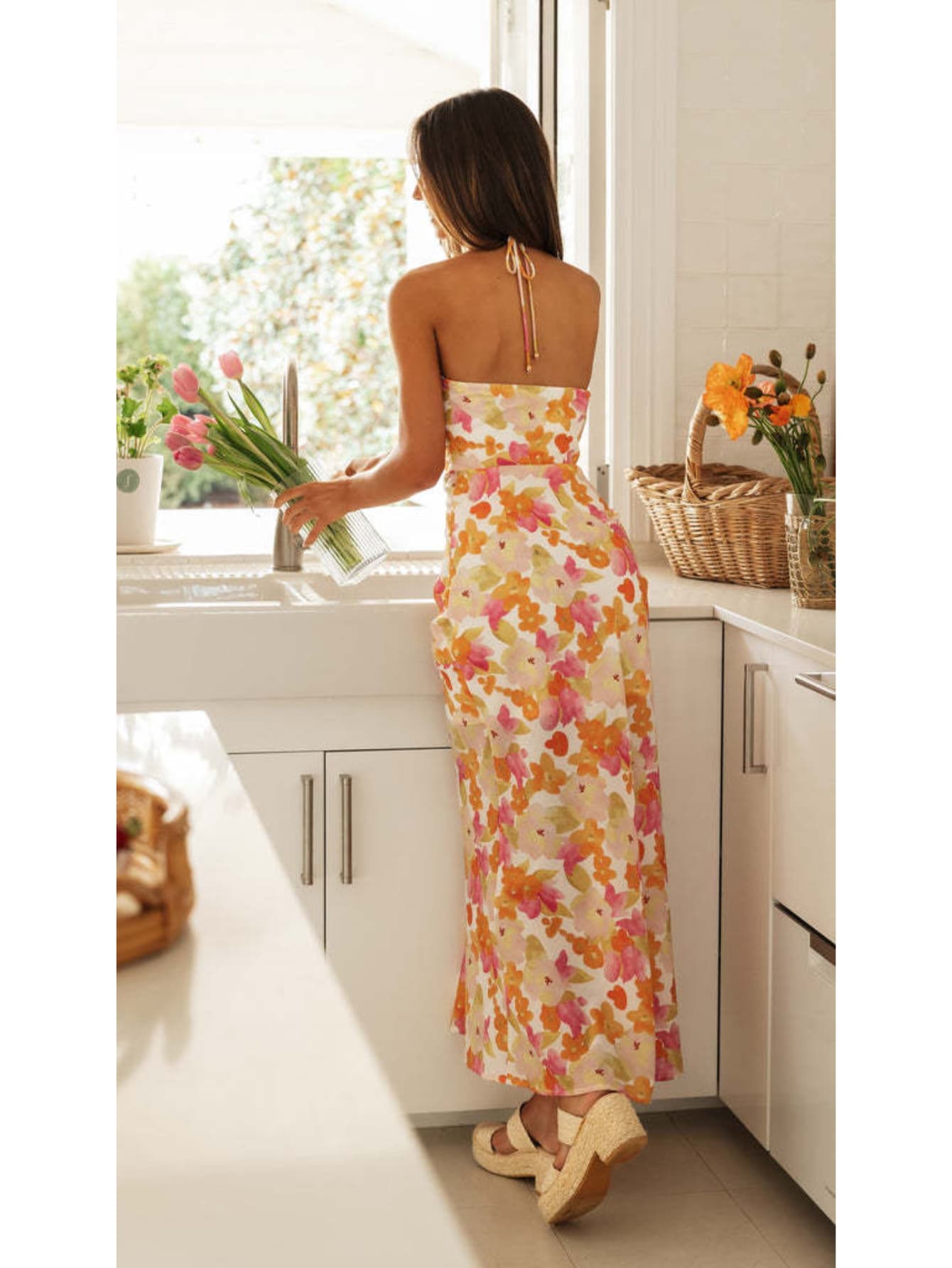 Robe fendue fleurie dos nu