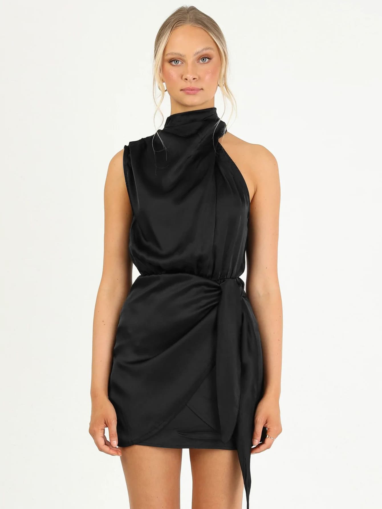 Robe courte satin noire