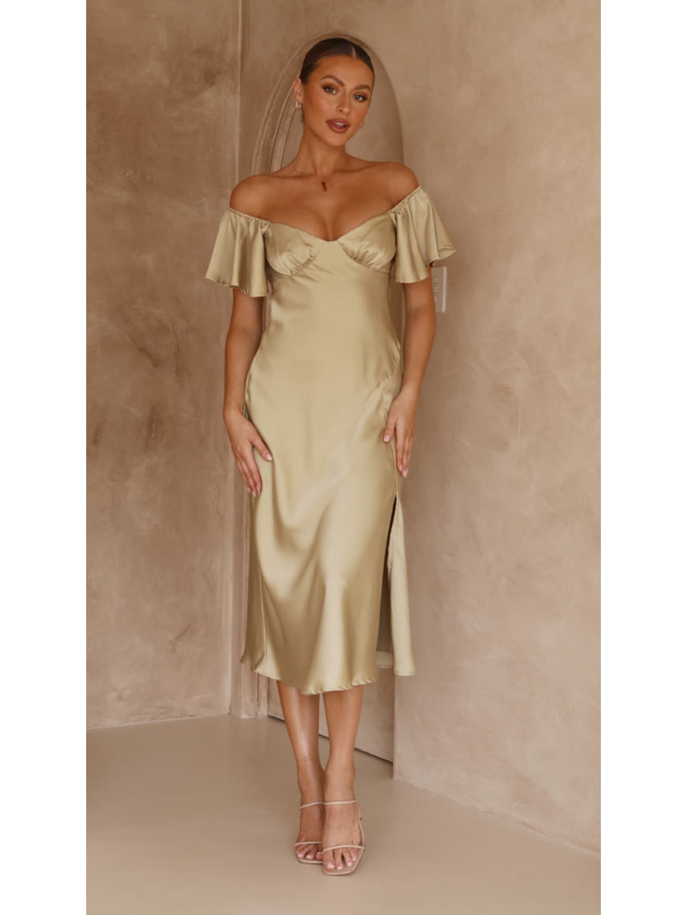 Robe satin chic pour mariage vert devant