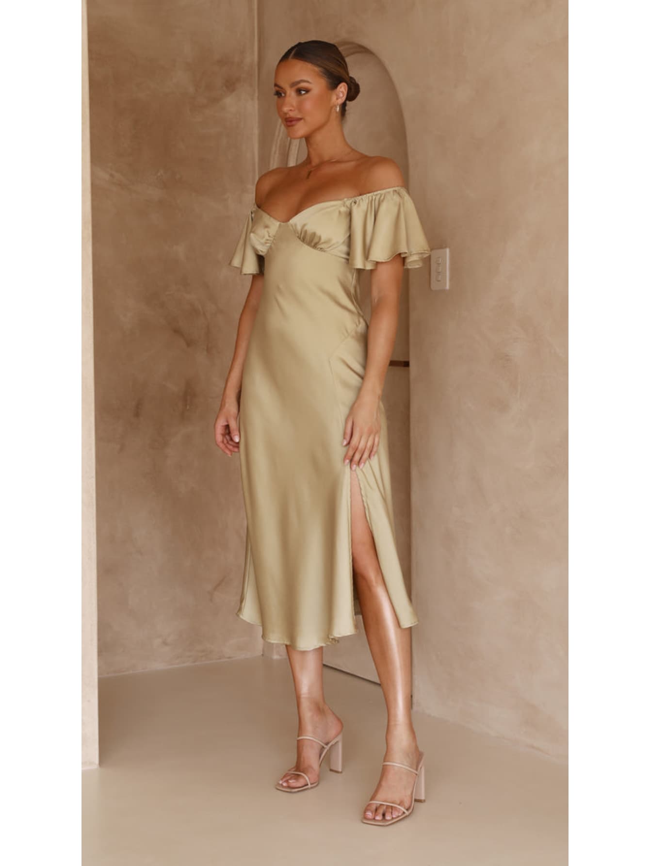 Robe satin chic pour mariage vert