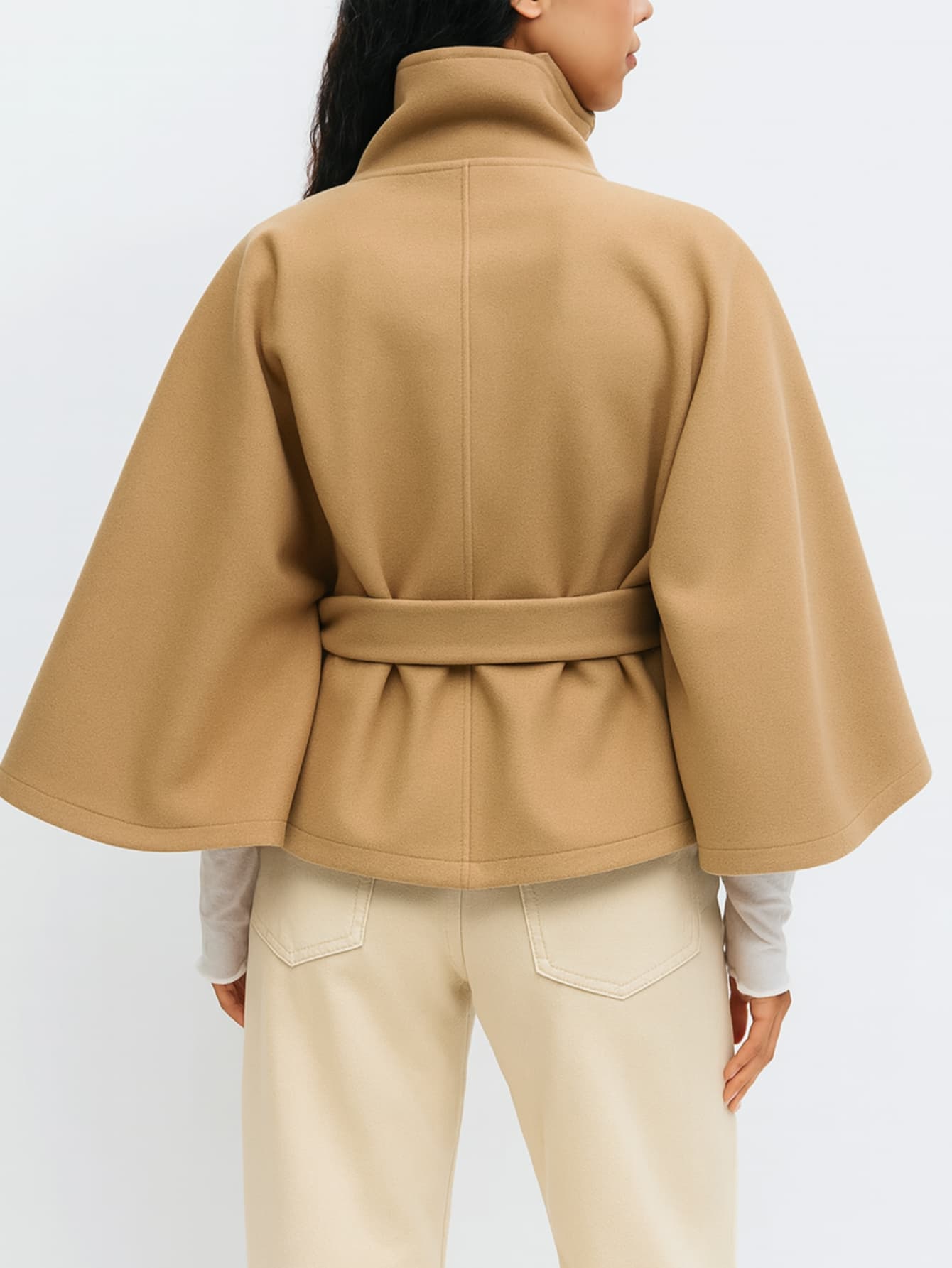 Cape beige manteau femme de dos