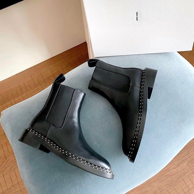 Bottines en cuir cloutées- - Belishop