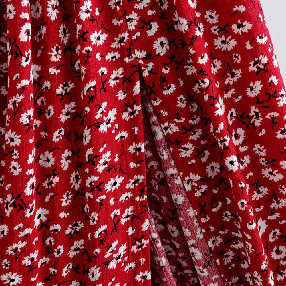 Jupe rouge avec fente