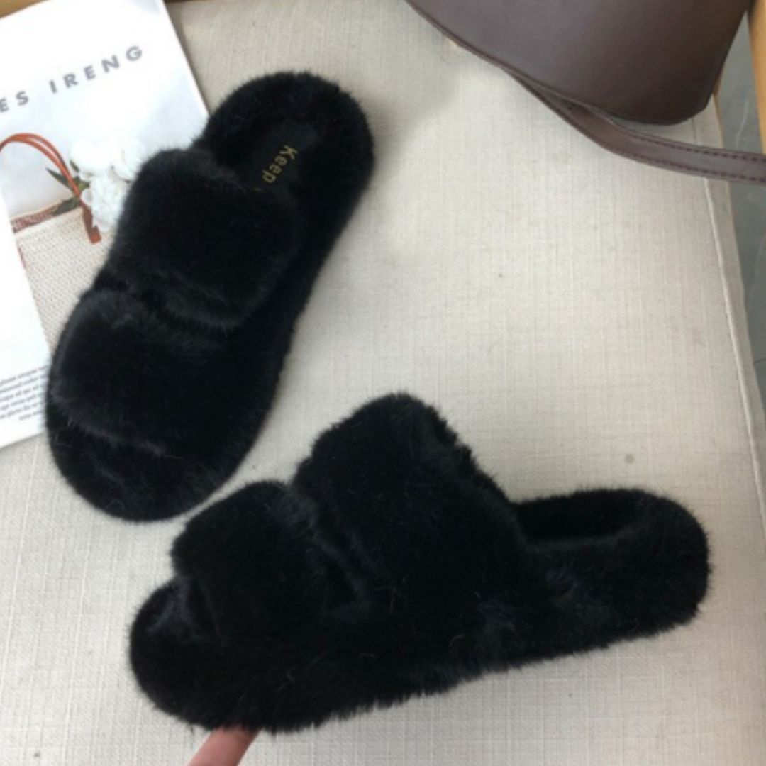 Pantoufles claquettes fourrure noires