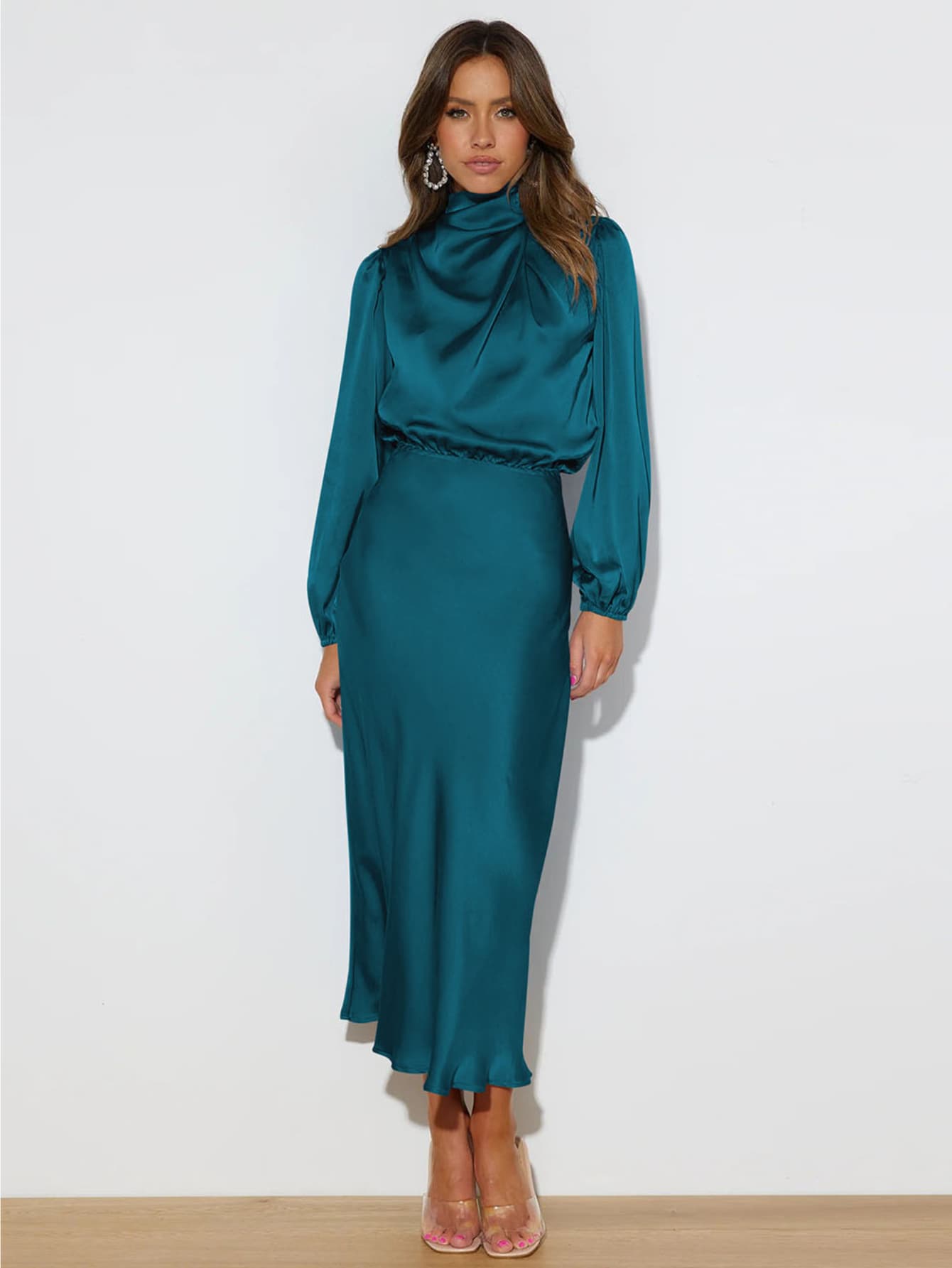 Robe longue chic satin bleu foncé