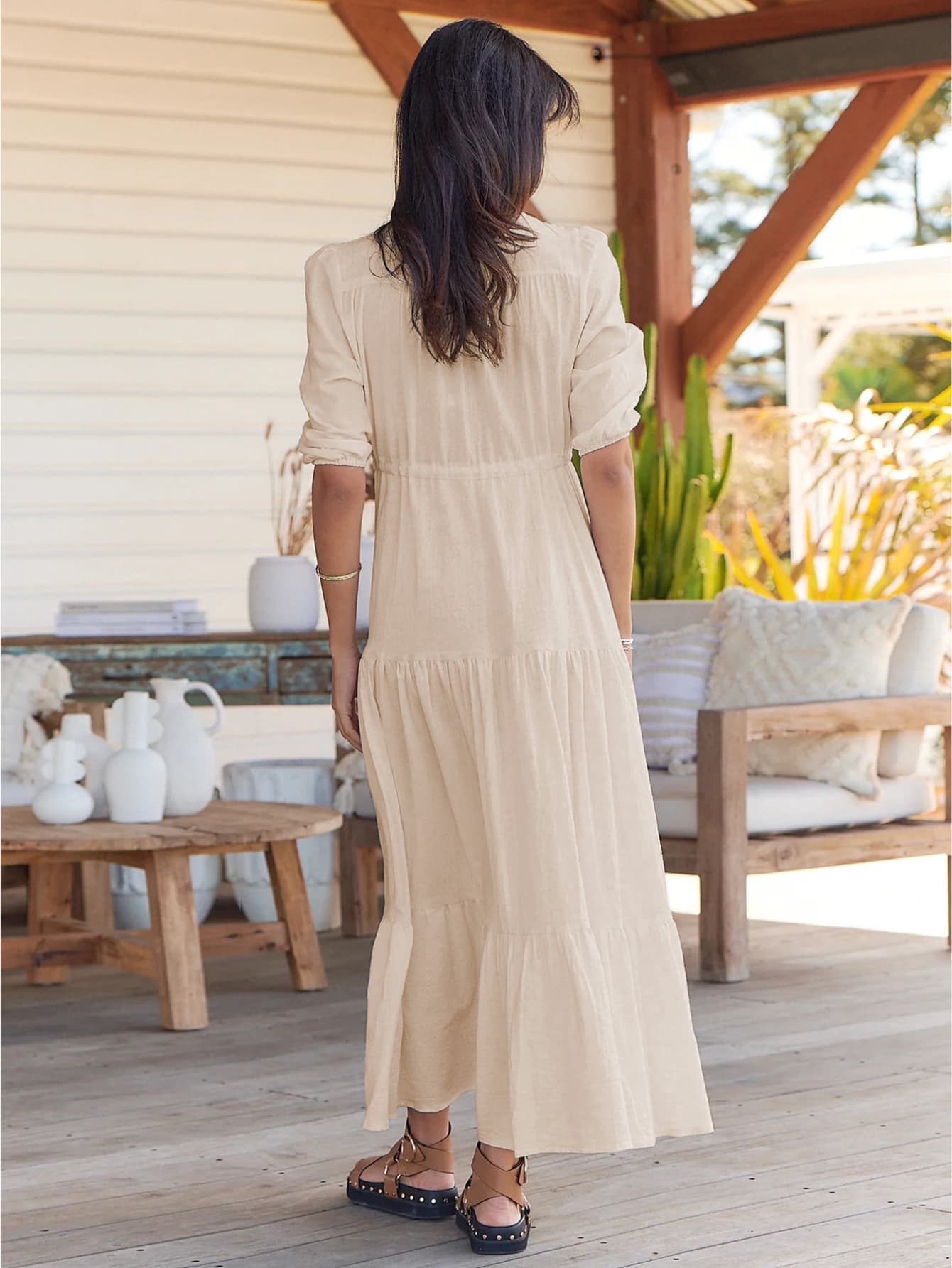 Robe hippie chic d'été longue beige de dos