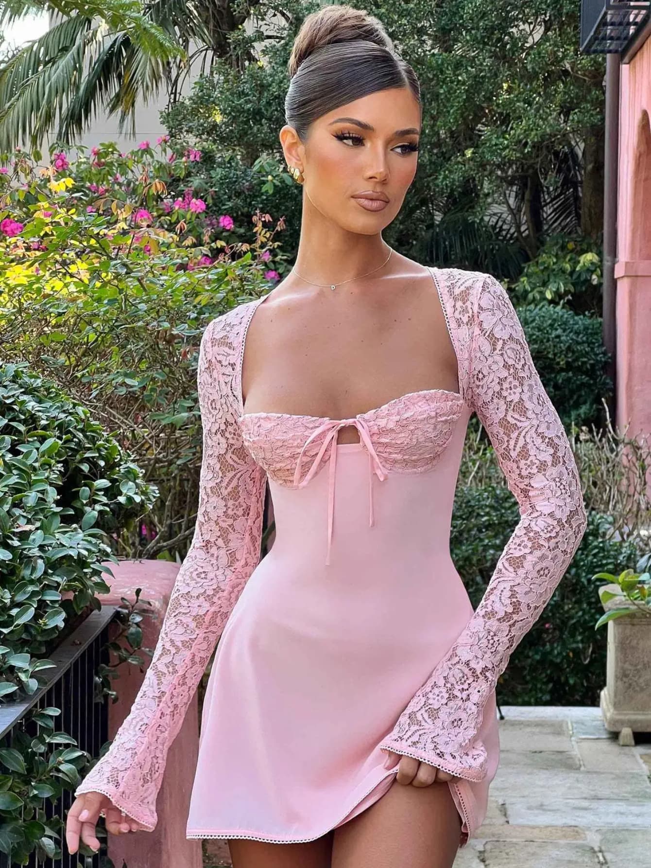 Robe manches dentelle chic rose