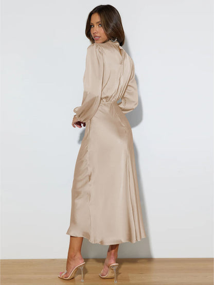 Robe longue chic satin beige côté