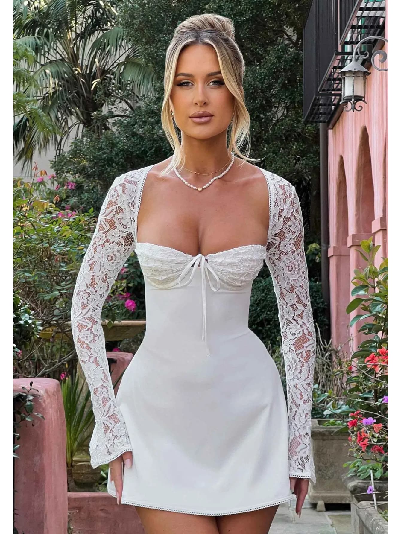 Robe manches dentelle chic blanc