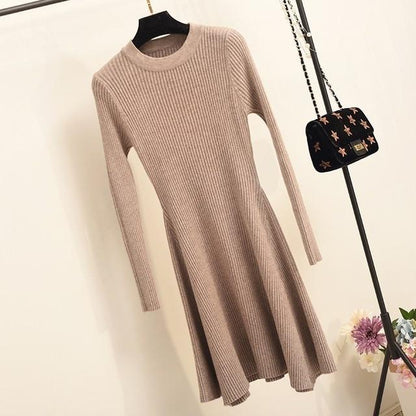 Robe beige style pull moulante et évasée